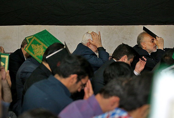(تصاویر) اشکهای ظریف در شب قدر (تصاویر) اشکهای ظریف در شب قدر
