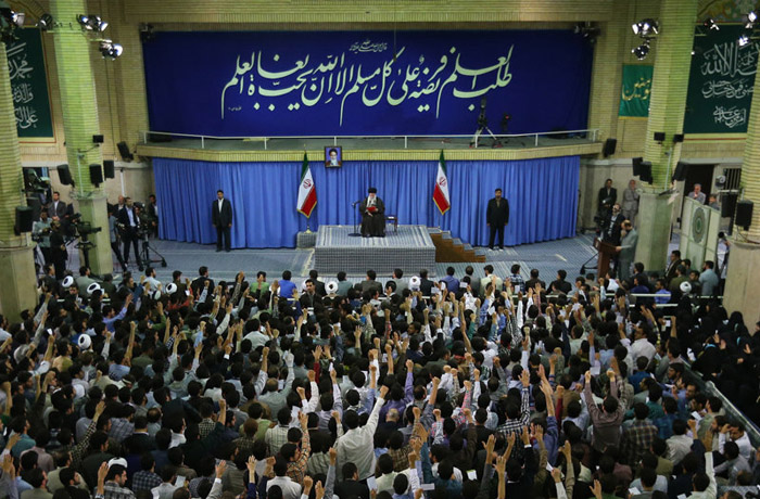 (تصاویر) دیدار دانشجویان با رهبرانقلاب (تصاویر) دیدار دانشجویان با رهبرانقلاب