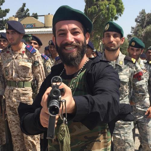 (تصویر) خواننده زیرزمینی در پادگان نظامی (تصویر) خواننده زیرزمینی در پادگان نظامی