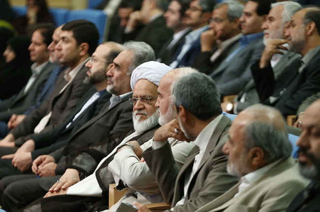 (تصاویر) ضیافت افطار روحانی با فعالان احزاب و سیاسیون (تصاویر) ضیافت افطار روحانی با فعالان احزاب و سیاسیون