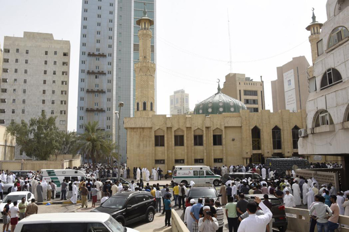 (تصویر) انفجار انتحاری در مسجد امام صادق(ع) کویت (تصویر) انفجار انتحاری در مسجد امام صادق(ع) کویت