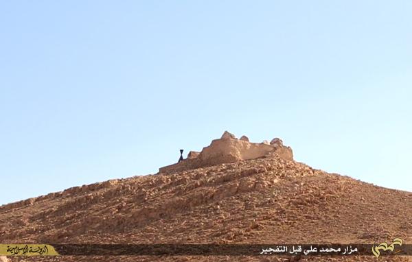 (تصاویر) داعش دو مقبره تاریخی را خرابکرد (تصاویر) داعش دو مقبره تاریخی را خرابکرد