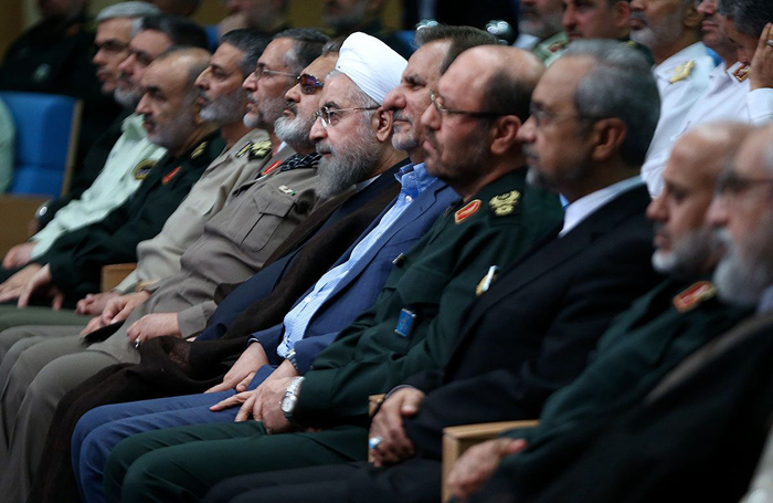 (تصاویر) افطاری روحانی با فرماندهان نظامی (تصاویر) افطاری روحانی با فرماندهان نظامی