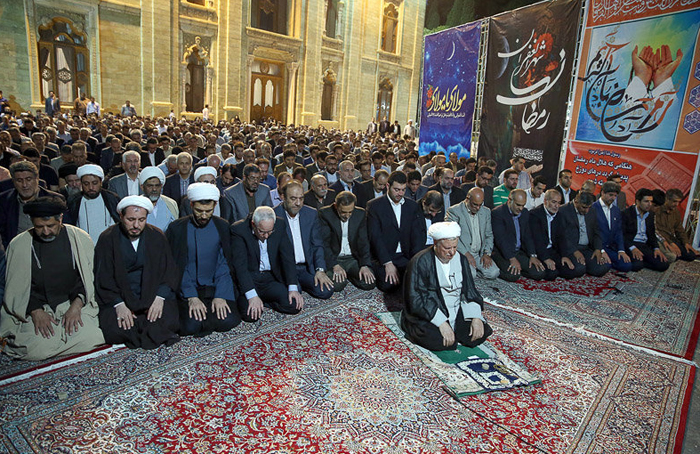 (تصاویر) افطاری هاشمی با کارکنان مجمع (تصاویر) افطاری هاشمی با کارکنان مجمع
