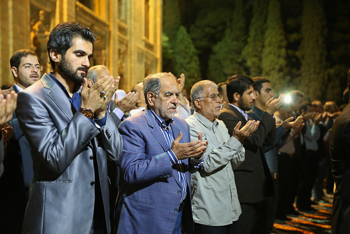 (تصاویر) افطاری هاشمی با کارکنان مجمع (تصاویر) افطاری هاشمی با کارکنان مجمع
