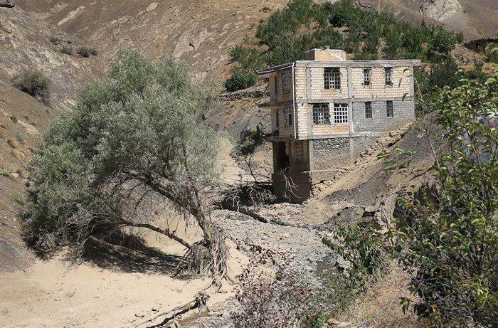 (تصاویر) مسجدجامعی در مناطق سیل‌زده