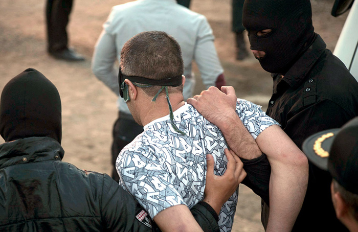 (تصاویر) اعدام 3 متجاوز به عنف در کرج (تصاویر) اعدام 3 متجاوز به عنف در کرج