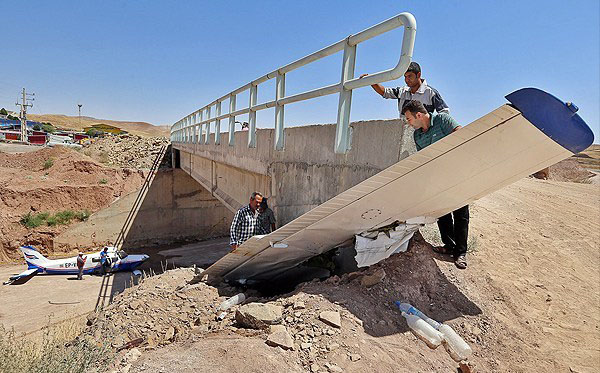 سقوط هواپیمای آموزشی در قزوین سقوط هواپیمای آموزشی در قزوین