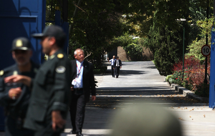 (تصاویر) بازگشایی سفارت انگلیس در تهران (تصاویر) بازگشایی سفارت انگلیس در تهران