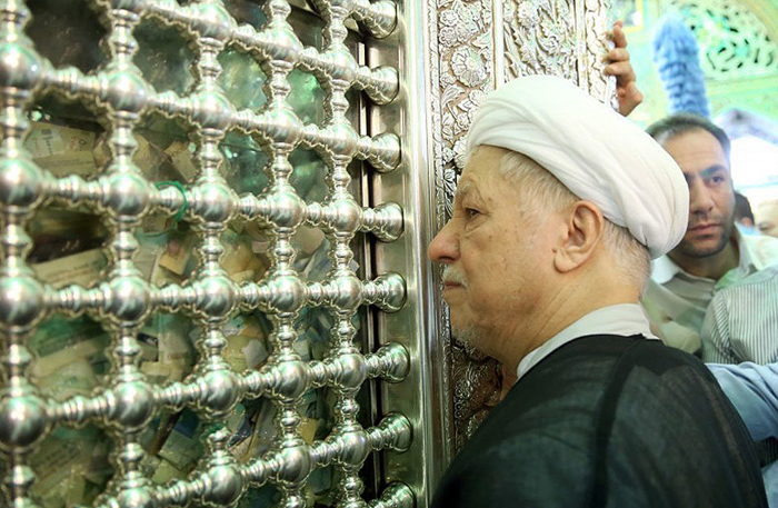 (تصاویر) هاشمی در حرم امام رضا(ع) (تصاویر) هاشمی در حرم امام رضا(ع)