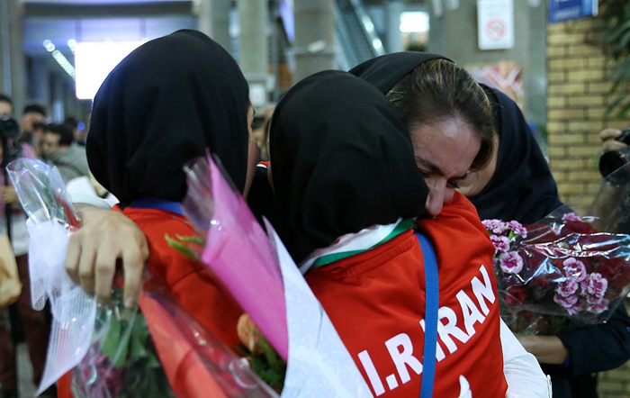 (تصاویر) استقبال نیلوفر اردلان از بانوان قهرمان (تصاویر) استقبال نیلوفر اردلان از بانوان قهرمان