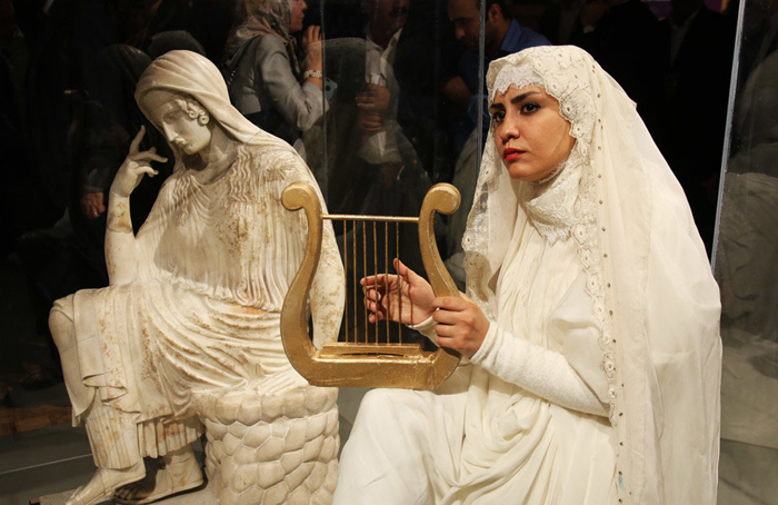 (تصاویر) رونمایی از سمبل وفاداری به شوهر (تصاویر) رونمایی از سمبل وفاداری به شوهر