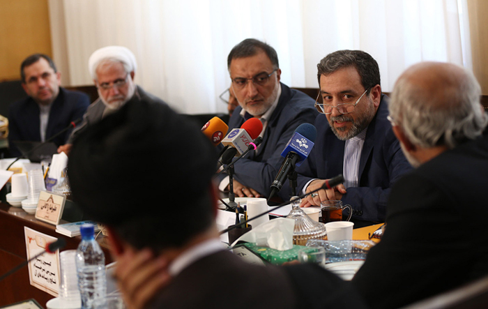 (تصاویر) عراقچی در کمیسیون بررسی برجام (تصاویر) عراقچی در کمیسیون بررسی برجام