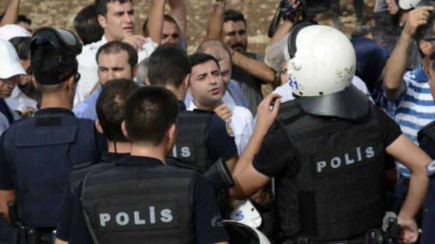 ترکیه مقررات منع آمد و رفت در شهر جزیره را لغو کرد ترکیه مقررات منع آمد و رفت در شهر جزیره را لغو کرد