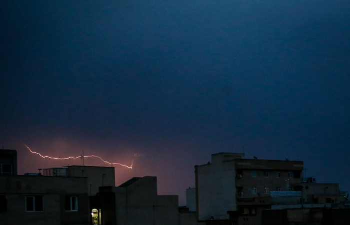 (تصاویر) رعد وبرق در آسمان تهران (تصاویر) رعد وبرق در آسمان تهران