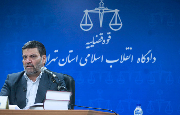 (تصاویر) بابکزنجانی در سومین جلسه دادگاه (تصاویر) بابکزنجانی در سومین جلسه دادگاه