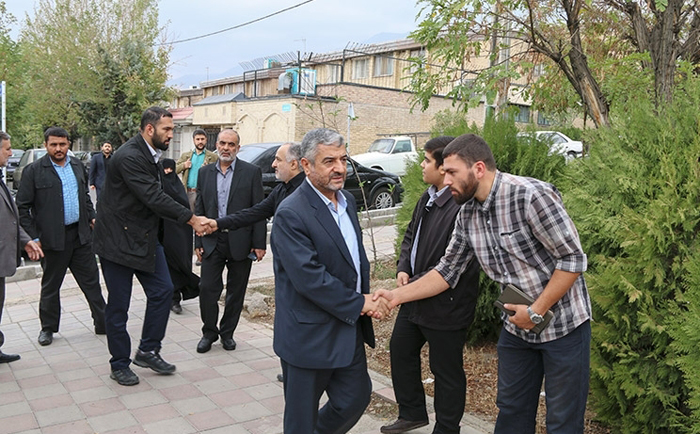 (تصاویر) گریه رضایی در سوگ سردار همدانی (تصاویر) گریه رضایی در سوگ سردار همدانی