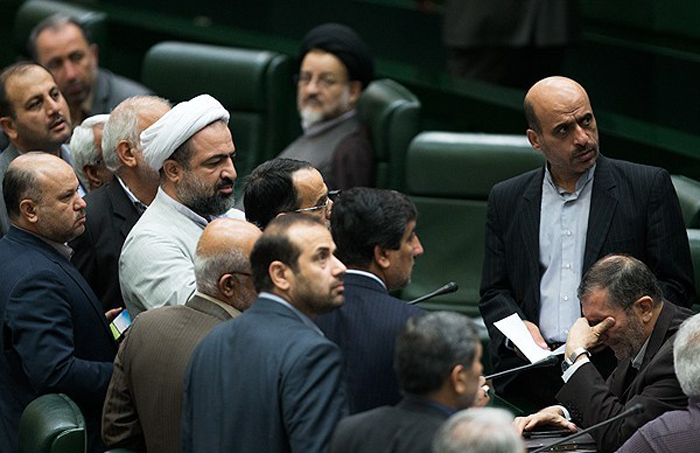 (تصاویر) تنش در صحن علنی مجلس (تصاویر) تنش در صحن علنی مجلس