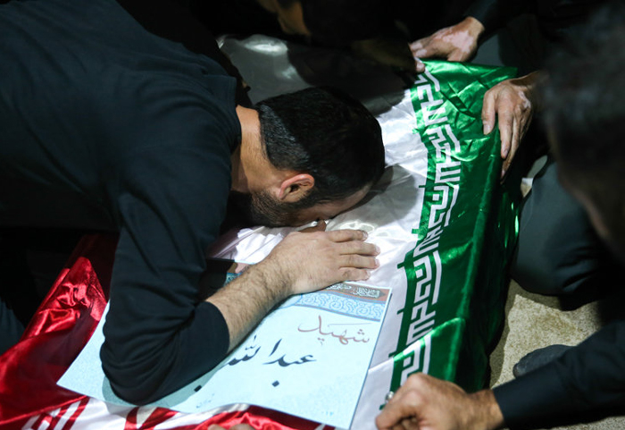 (تصاویر) وداع با پیکر محافظ احمدینژاد (تصاویر) وداع با پیکر محافظ احمدینژاد