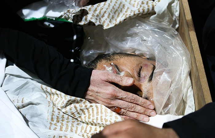 (تصاویر) وداع با پیکر محافظ احمدینژاد (تصاویر) وداع با پیکر محافظ احمدینژاد