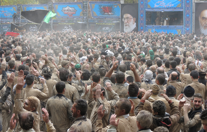 (تصاویر) گل‌مالی روزعاشورا در خرم‌آباد