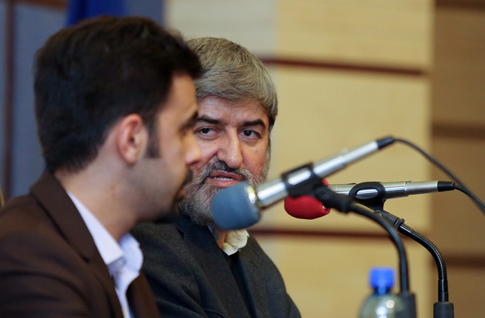 (تصاویر) سخنرانی مطهری در دانشگاه شیراز (تصاویر) سخنرانی مطهری در دانشگاه شیراز
