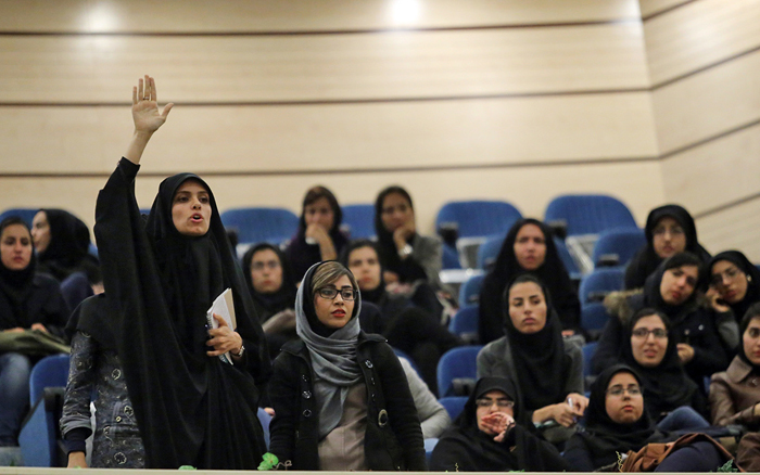 (تصاویر) سخنرانی مطهری در دانشگاه شیراز (تصاویر) سخنرانی مطهری در دانشگاه شیراز