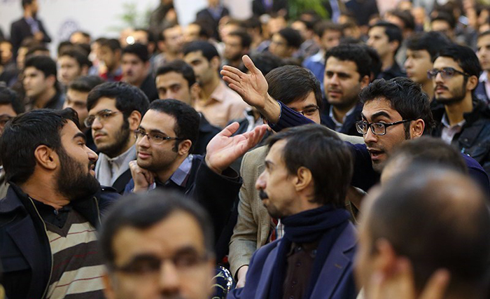 (تصاویر) درگیری دانشجویان در حضور روحانی (تصاویر) درگیری دانشجویان در حضور روحانی
