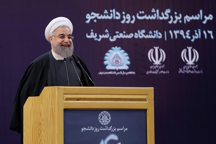 (تصاویر) درگیری دانشجویان در حضور روحانی (تصاویر) درگیری دانشجویان در حضور روحانی