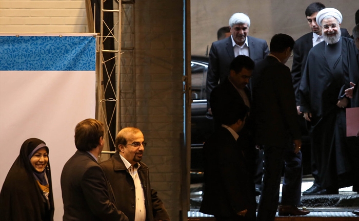 (تصاویر) درگیری دانشجویان در حضور روحانی (تصاویر) درگیری دانشجویان در حضور روحانی