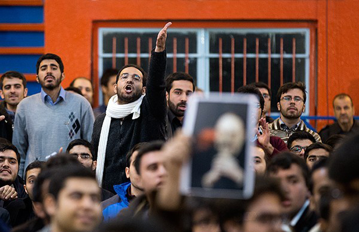 (تصاویر) درگیری دانشجویان در حضور روحانی (تصاویر) درگیری دانشجویان در حضور روحانی