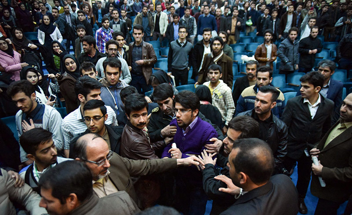 (تصاویر) تنش در جریان سخنرانی صادق خرازی (تصاویر) تنش در جریان سخنرانی صادق خرازی