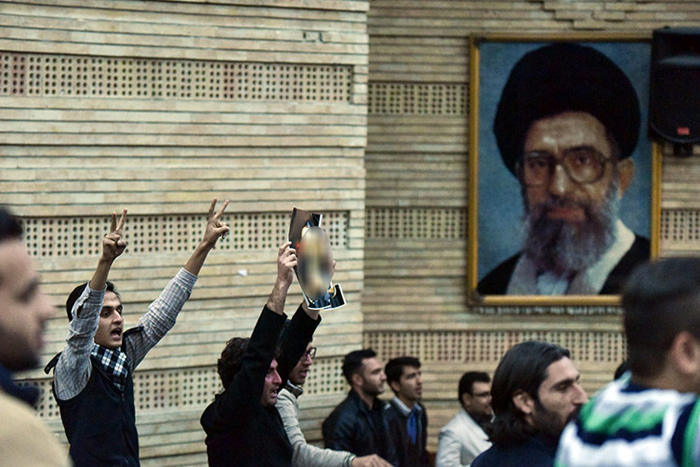(تصاویر) تنش در جریان سخنرانی صادق خرازی (تصاویر) تنش در جریان سخنرانی صادق خرازی