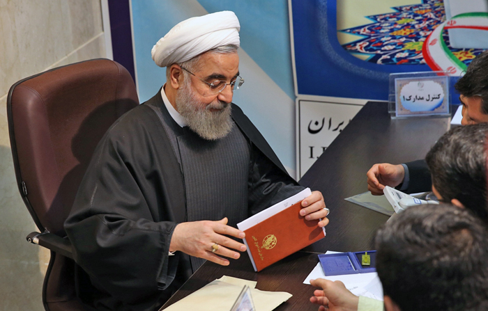 (تصاویر) ثبت نام روحانی در انتخابات خبرگان (تصاویر) ثبت نام روحانی در انتخابات خبرگان