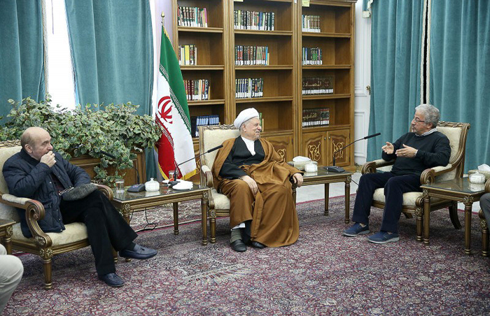 (تصاویر) دیدار جمعی از هنرمندان با هاشمی