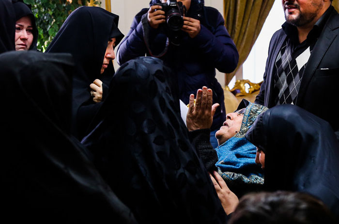 (تصاویر) استقبال از پیکر مرحوم رکنآبادی (تصاویر) استقبال از پیکر مرحوم رکنآبادی