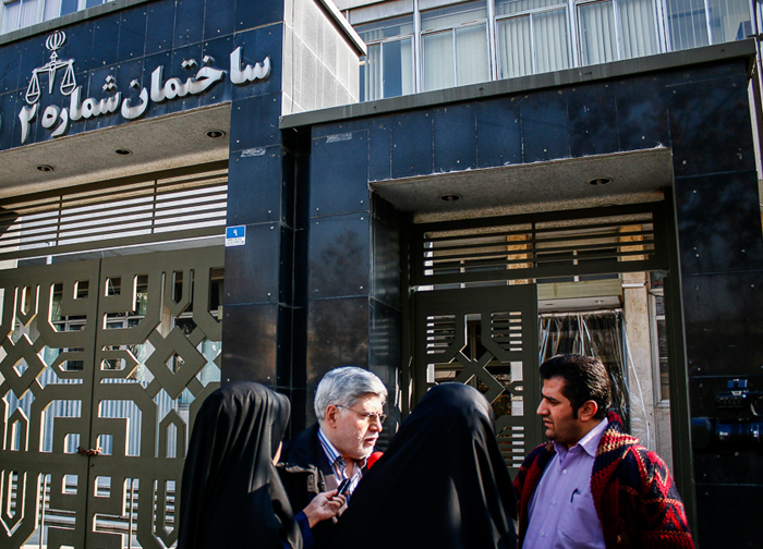 (تصاویر) مراجعه جوانفکر به دادگاه (تصاویر) مراجعه جوانفکر به دادگاه