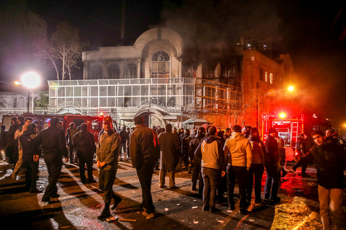 (تصاویر) به‌آتش‌کشیدن سفارت عربستان در تهران