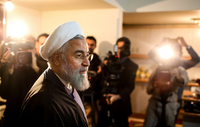 (تصاویر) حضور سرزده روحانی در خانه یک جانباز (تصاویر) حضور سرزده روحانی در خانه یک جانباز