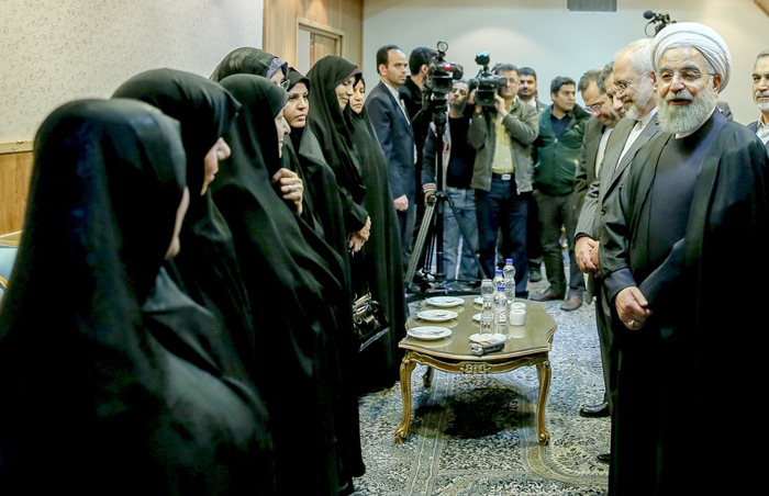(تصاویر) حواشی نشست خبری روحانی (تصاویر) حواشی نشست خبری روحانی