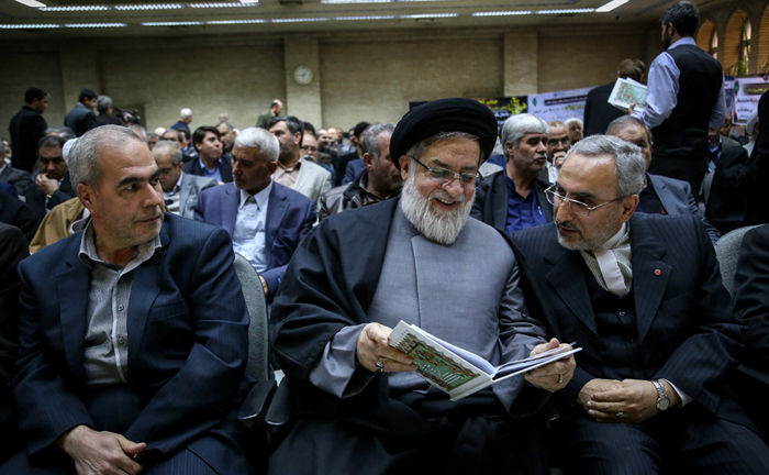 (تصاویر) از مشایی تا ظریف در ختم پدر قشقاوی (تصاویر) از مشایی تا ظریف در ختم پدر قشقاوی