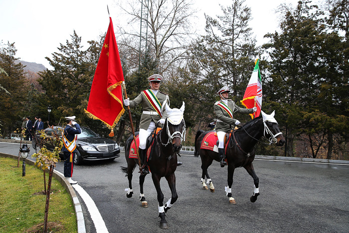 (تصاویر) استقبال روحانی از رئیس‌جمهور چین