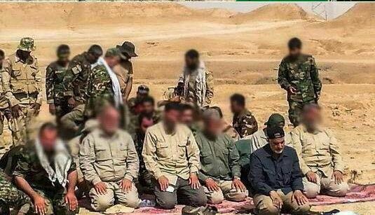 (تصویر) نماز جماعت به امامت سردار قاسم سلیمانی (تصویر) نماز جماعت به امامت سردار قاسم سلیمانی