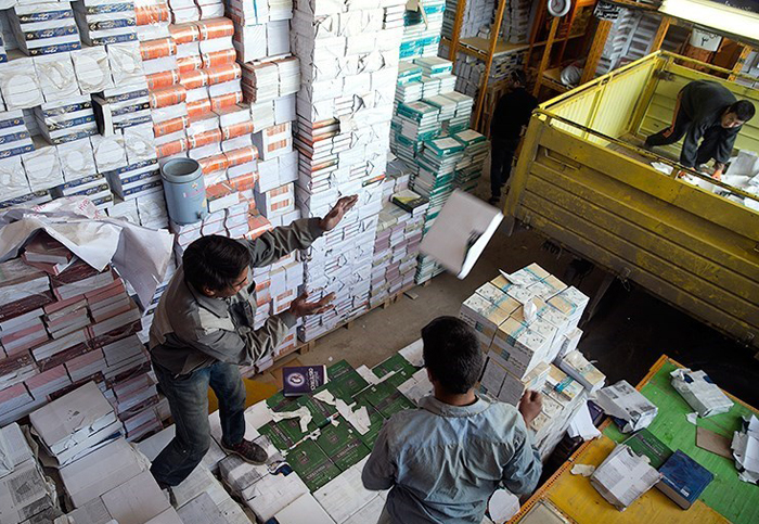 (تصاویر) تبدیل 13 خاور کتاب پزشکی به کارتن سیگار (تصاویر) تبدیل 13 خاور کتاب پزشکی به کارتن سیگار