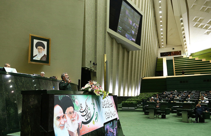 (تصاویر) بازداشت کنندگان ملوانان در مجلس (تصاویر) بازداشت کنندگان ملوانان در مجلس