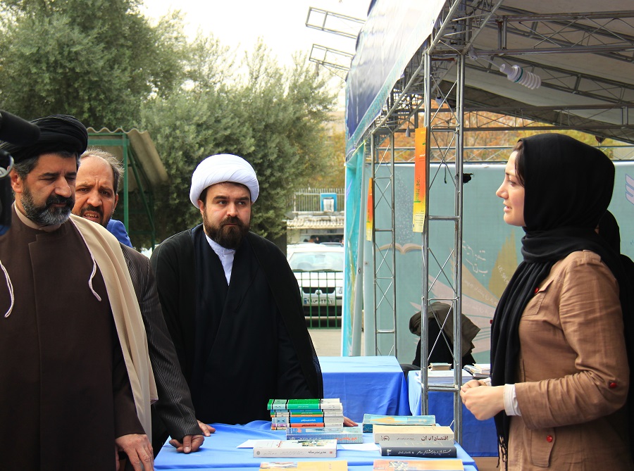 (تصاویر) سومین دوره نذرکتاب در هفته کتابخوانی برگزار شد (تصاویر) سومین دوره نذرکتاب در هفته کتابخوانی برگزار شد