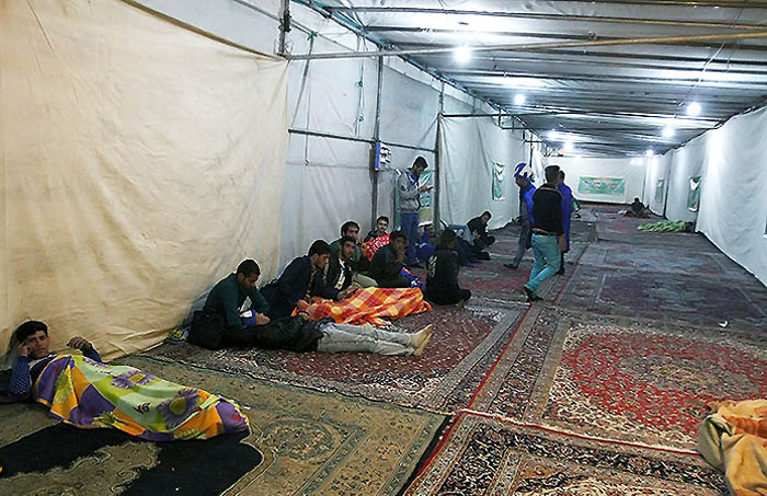 (تصاویر) اسکان شبانه تماشاگران دربی (تصاویر) اسکان شبانه تماشاگران دربی