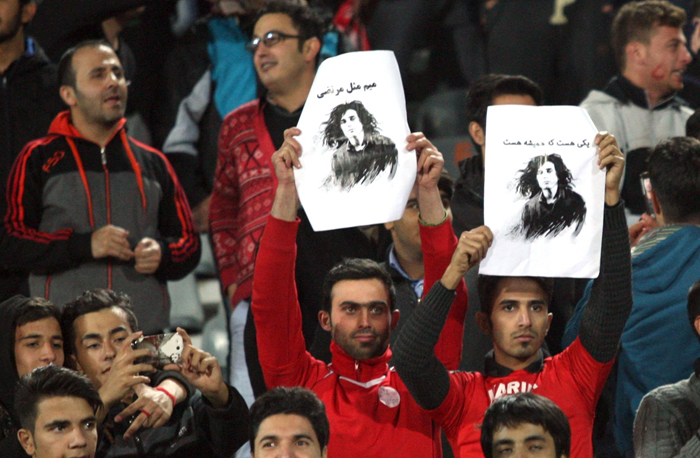 (تصاویر) متن و حواشی دربی 79