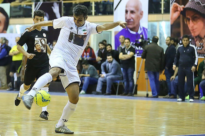 (تصاویر) دیدار خیریه هنرمندان و پیشکسوتان فوتبال (تصاویر) دیدار خیریه هنرمندان و پیشکسوتان فوتبال