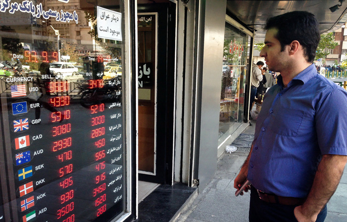 (تصاویر) بازار خرید و فروش سکه و دلار تهران